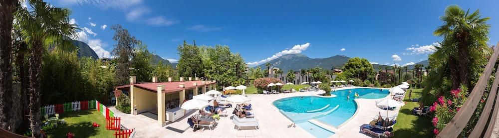 Astoria Resort Riva del Garda Ngoại thất bức ảnh