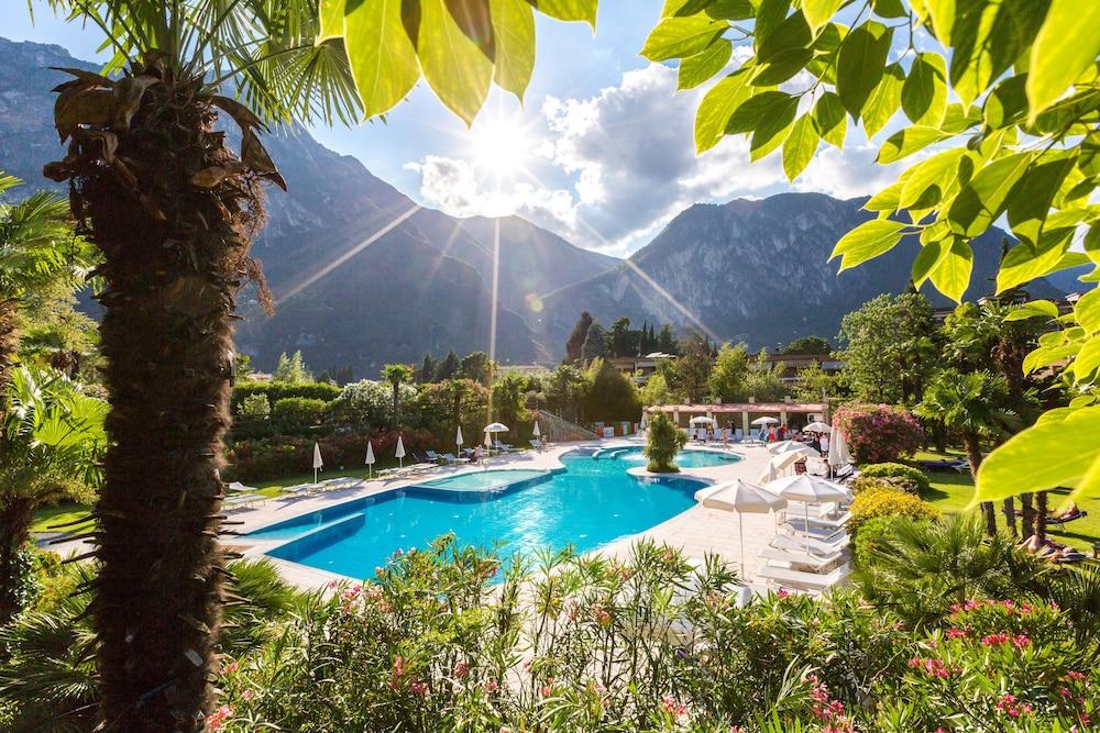 Astoria Resort Riva del Garda Ngoại thất bức ảnh